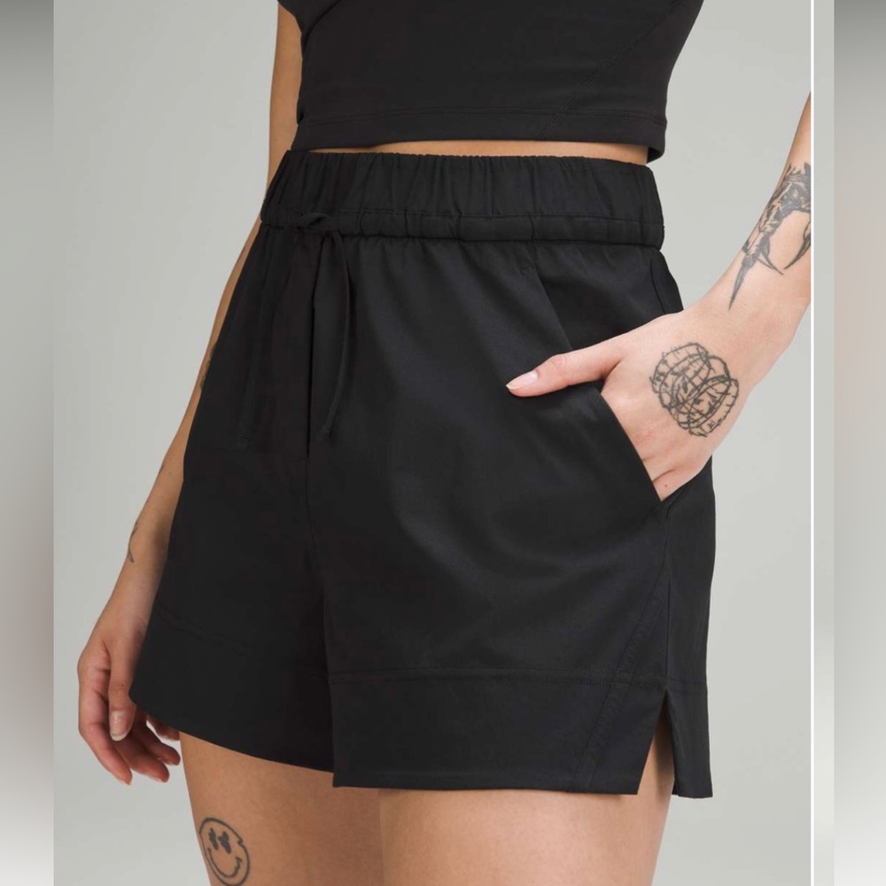 Lululemon Cinchable Waist High-Rise Woven Short 3.5” Black size small NWOT